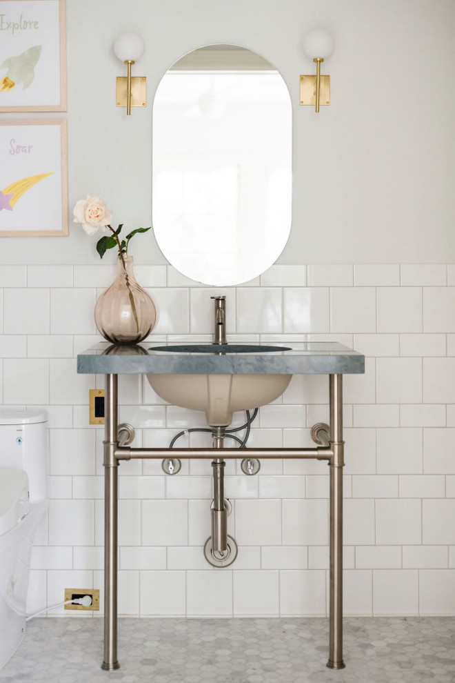 Transitional home design photo in Austin