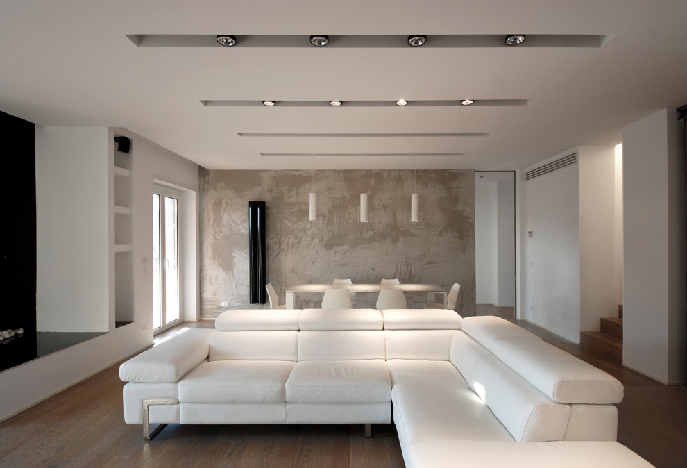 This is an example of an industrial living room in Rome.