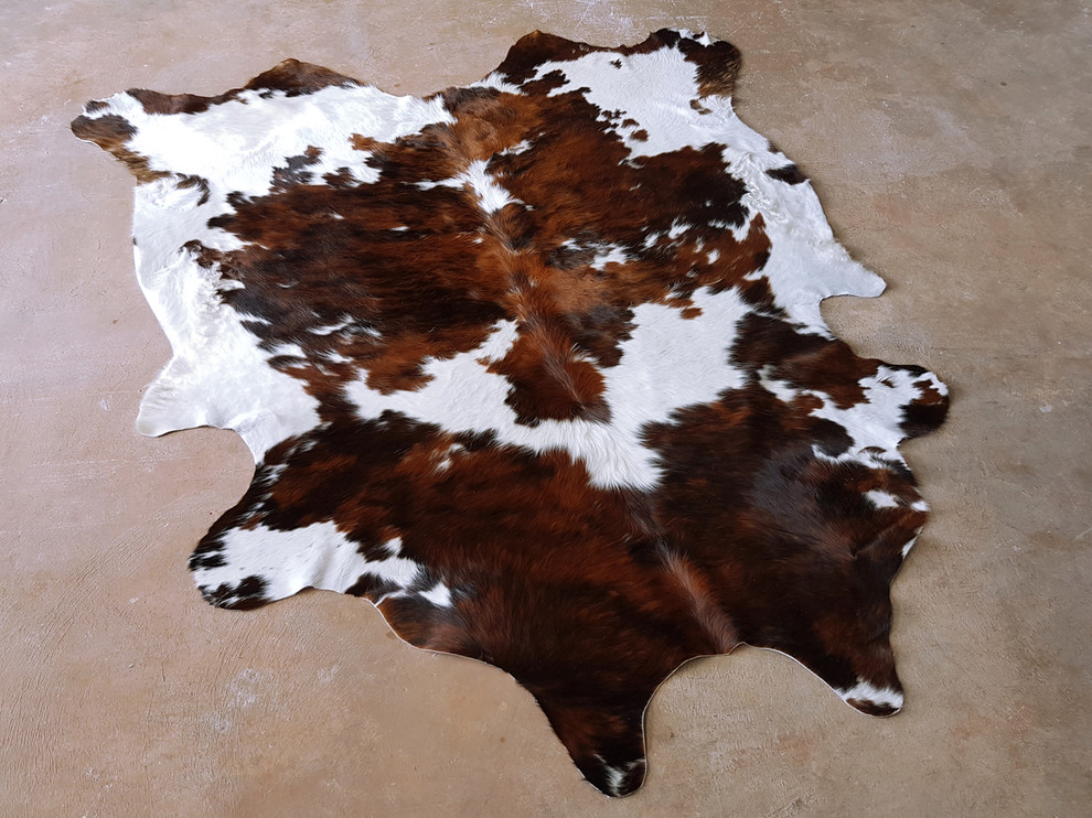 Brown and White Tricolor Cowhide Rug size XL, Xxl