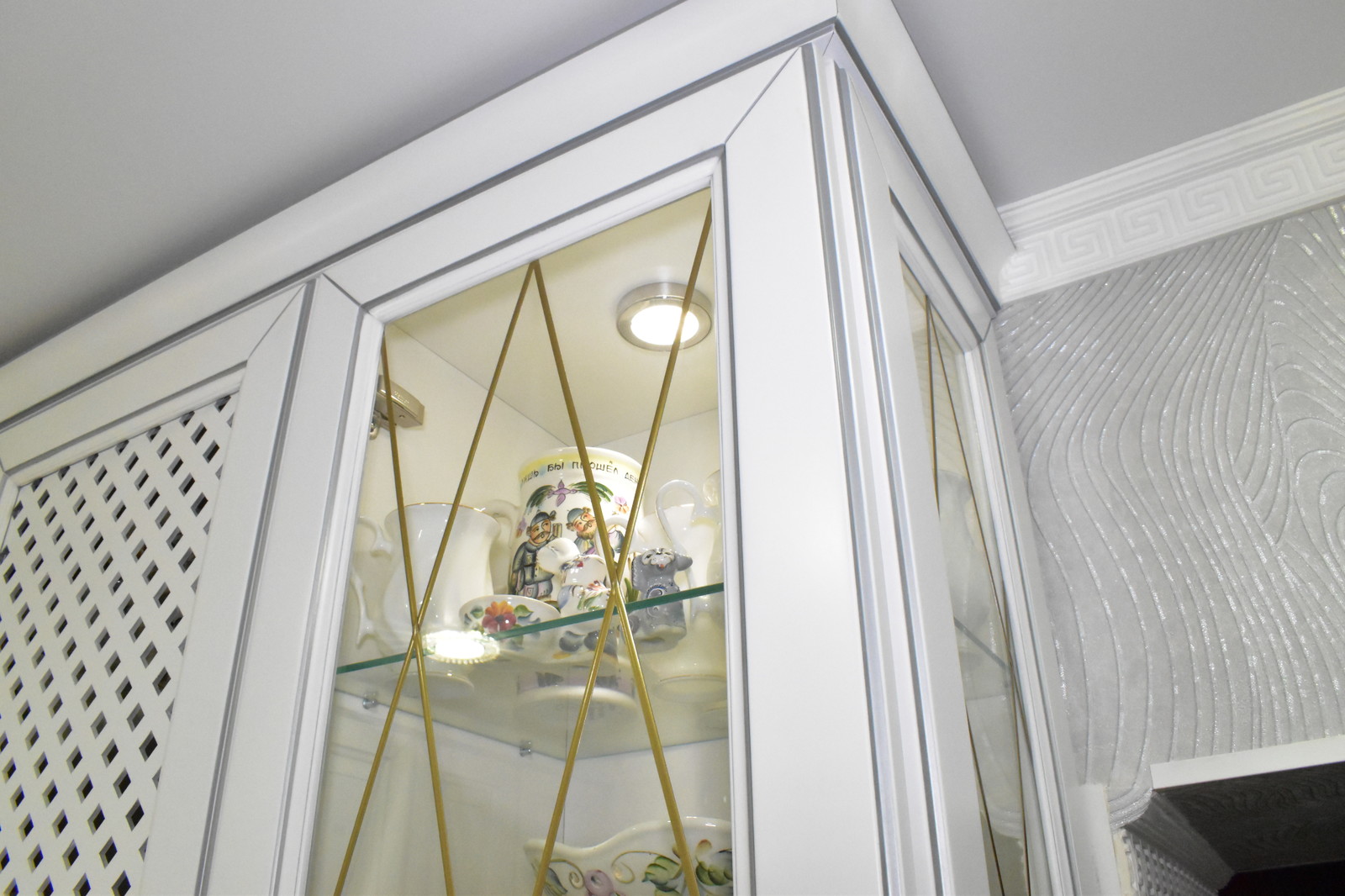 Кухня из массива бука, модель ЭКО в белом цвете с серебряной патиной