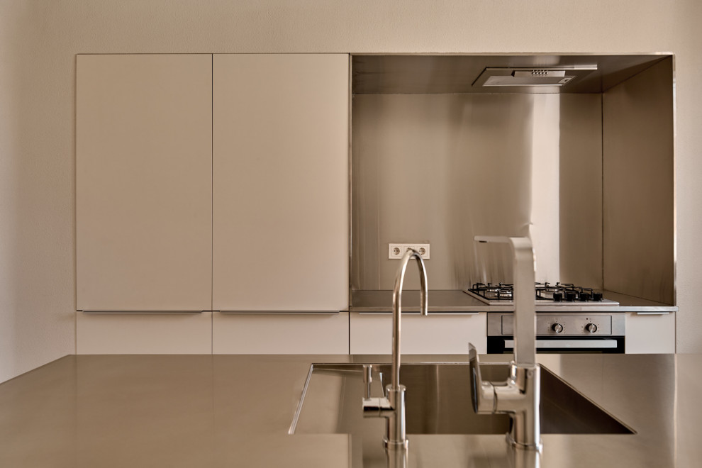 Обнимающая гостиная-столовая