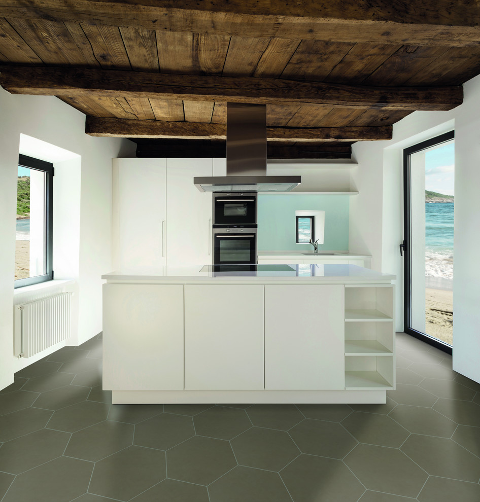 Kitchen - modern kitchen idea in Dallas