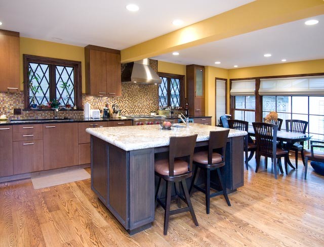 Example of a transitional kitchen design in Chicago