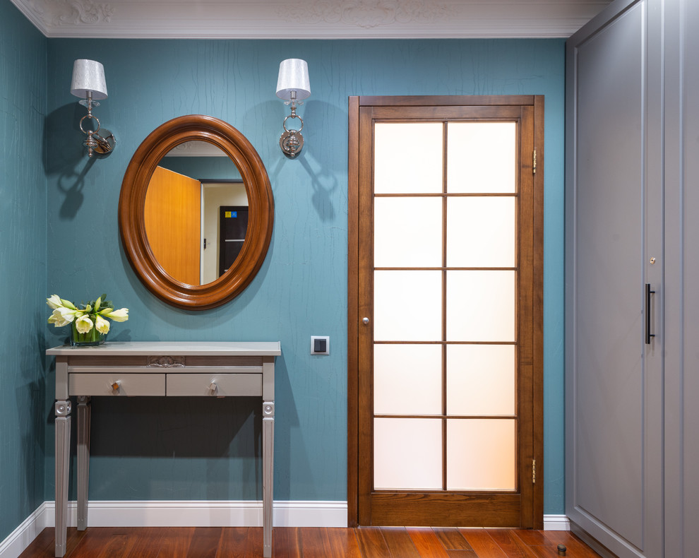 Example of a mid-sized eclectic entryway design