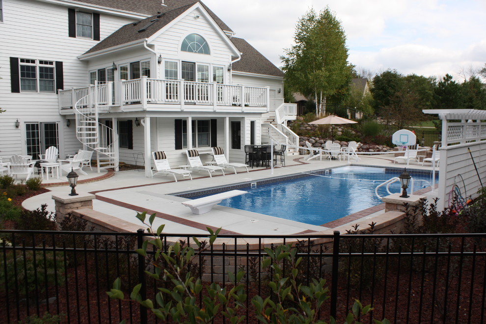 Design ideas for a traditional pool in Milwaukee.