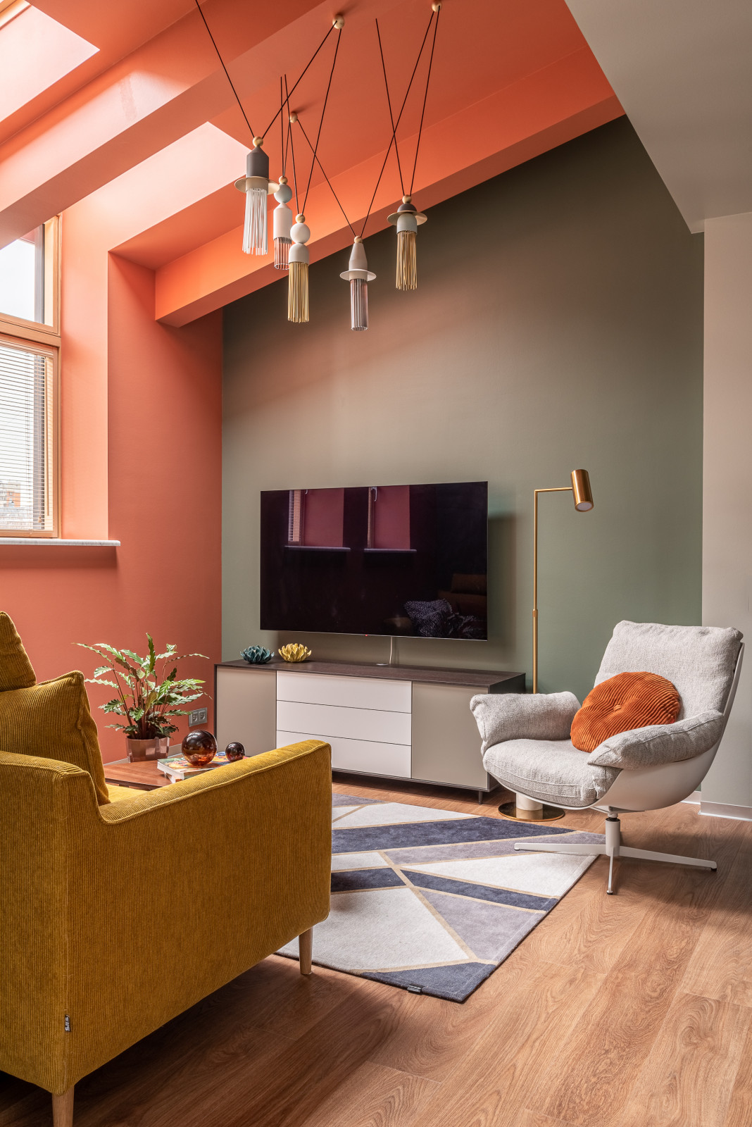 Взрыв цвета на мансардном этаже