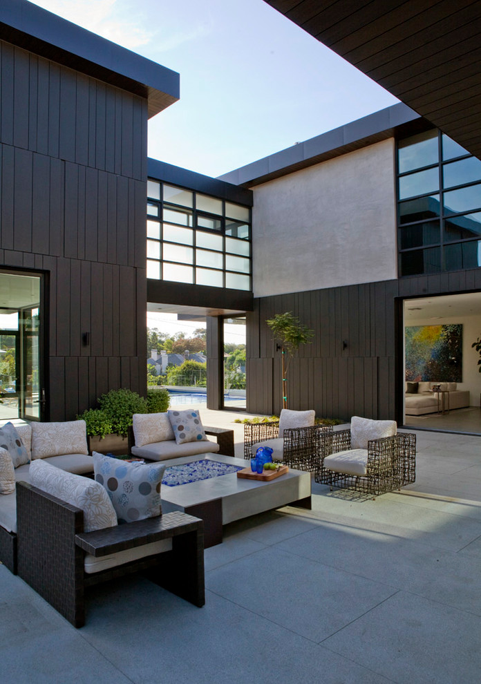 Inspiration for a contemporary courtyard patio in Los Angeles with no cover.
