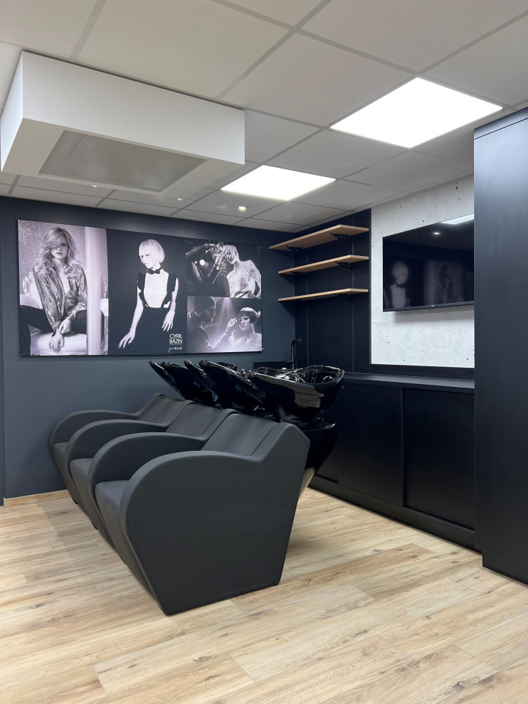 SALON DE COIFFURE