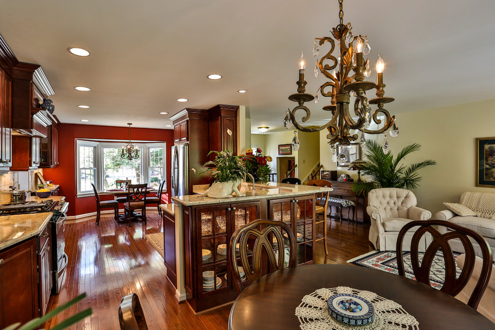 Transitional kitchen photo in DC Metro