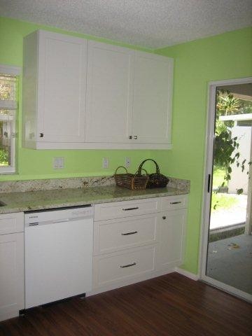 Photo of a traditional kitchen in Tampa.