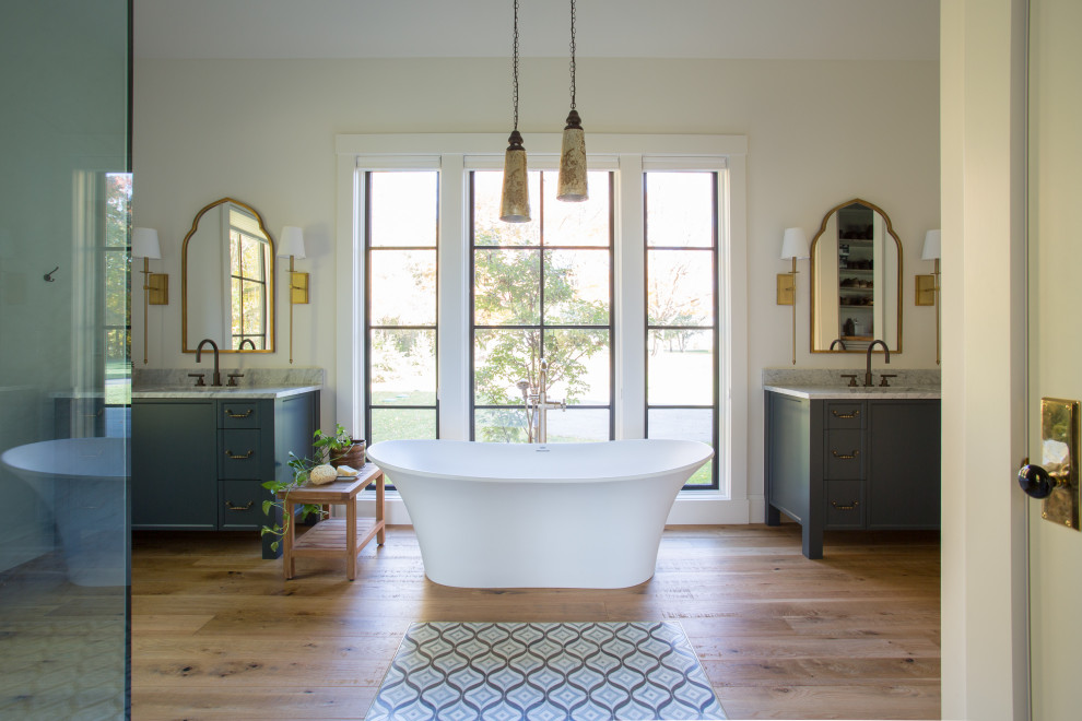 Bathroom - rustic bathroom idea in Columbus