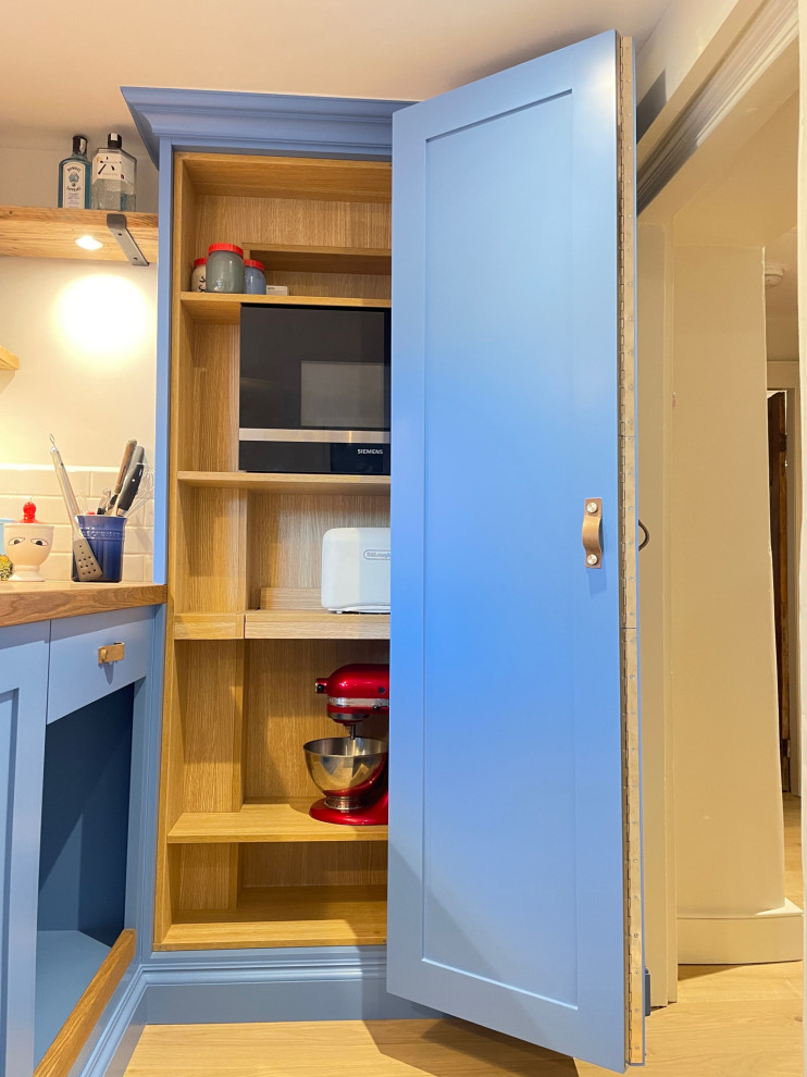 bi-fold cupboard door