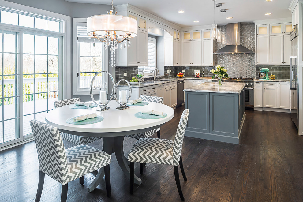 Transitional kitchen photo in Chicago