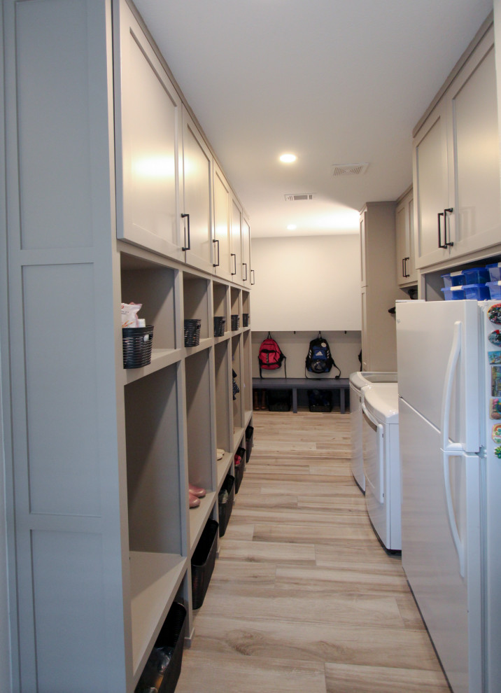 Transitional home design photo in Austin