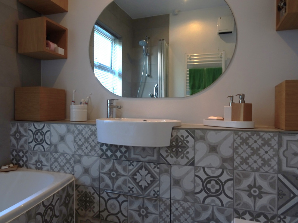 Small bathroom with med grey tiles