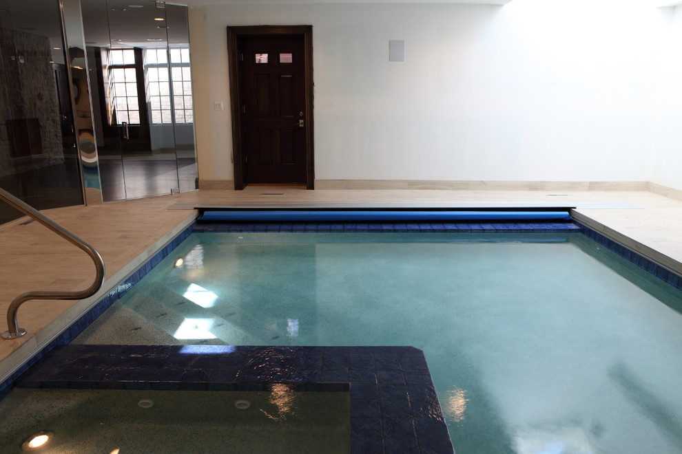 Inspiration for a transitional pool remodel in Chicago