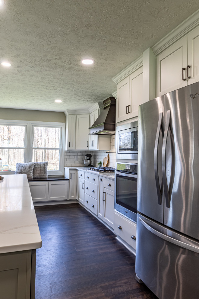 Large Farmhouse Kitchen with LShaped Island Farmhouse Kitchen