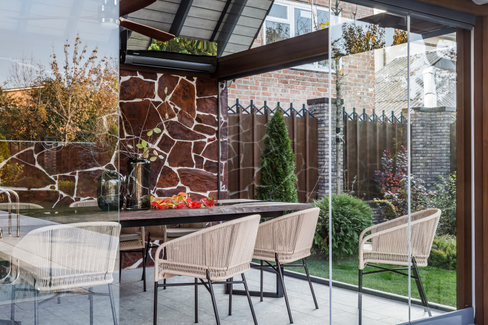 Беседка частного дома. Холодное остекление