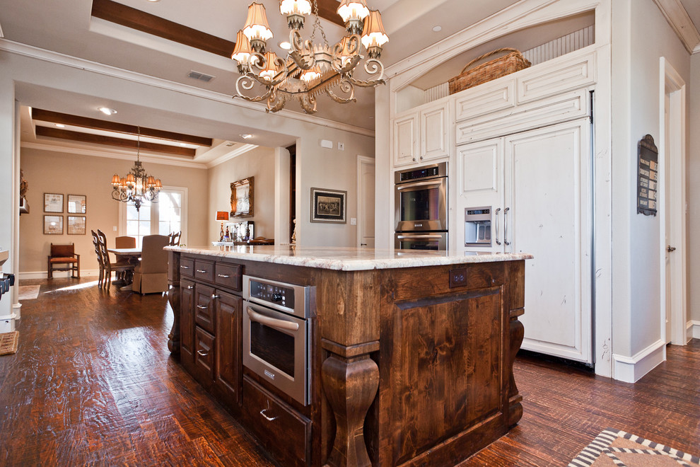 This is an example of a traditional kitchen in Dallas.