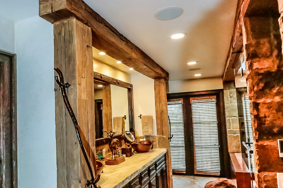 Example of a mountain style bathroom design in Orange County