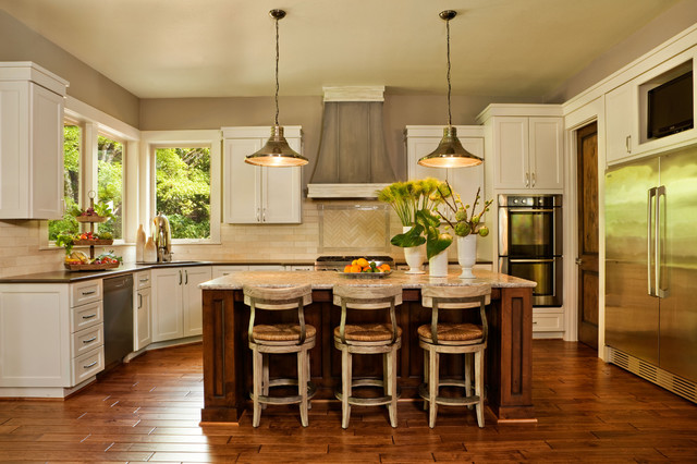 Transitional Kitchen nyklassisk-koekken