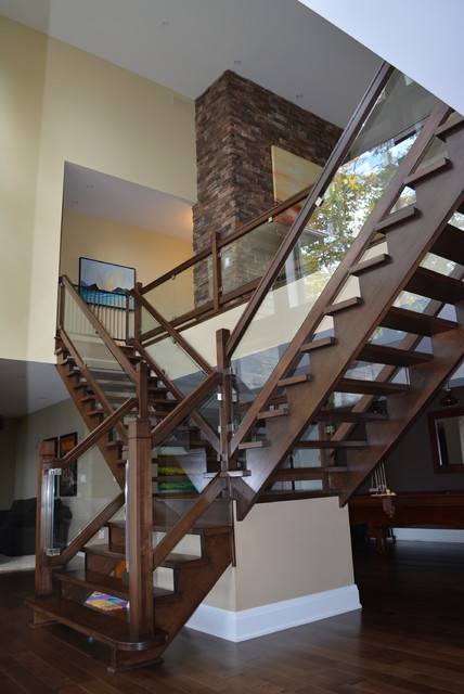 Big Bay Point Cottage classique-escalier