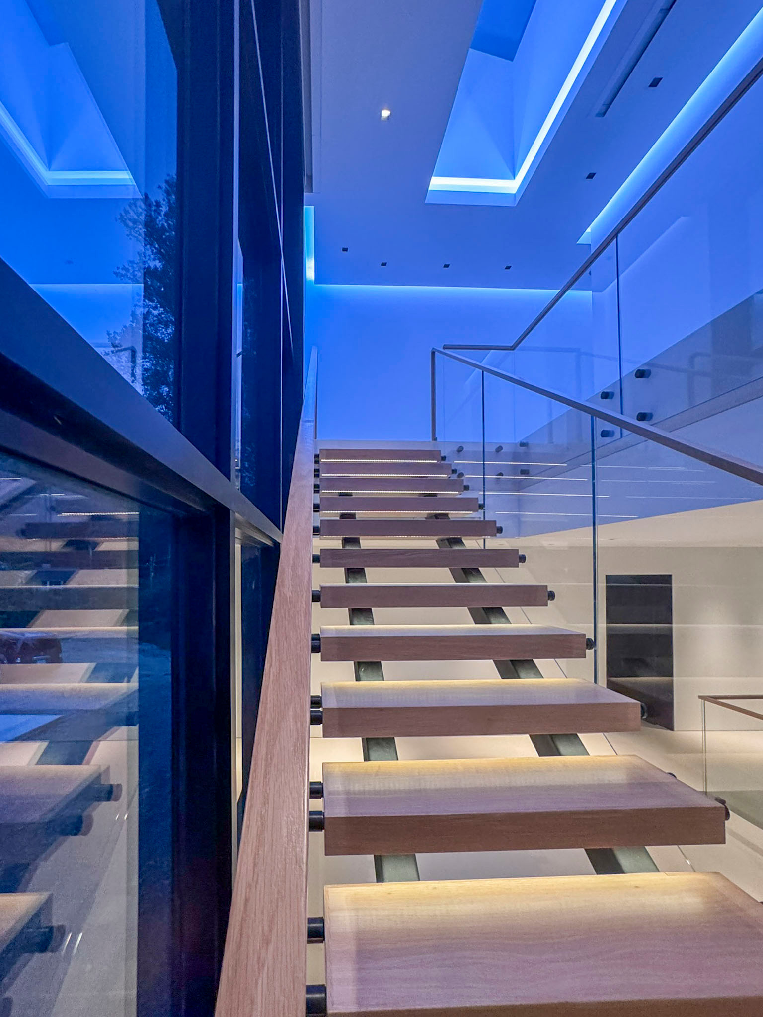 126_Visually Open and Light Contemporary Staircase, Mclean, VA 22102