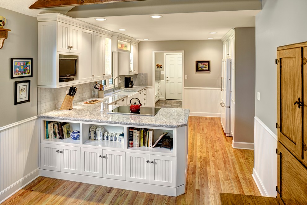 Kitchen - transitional kitchen idea in Cedar Rapids