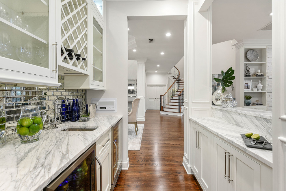 Transitional kitchen photo in Jacksonville