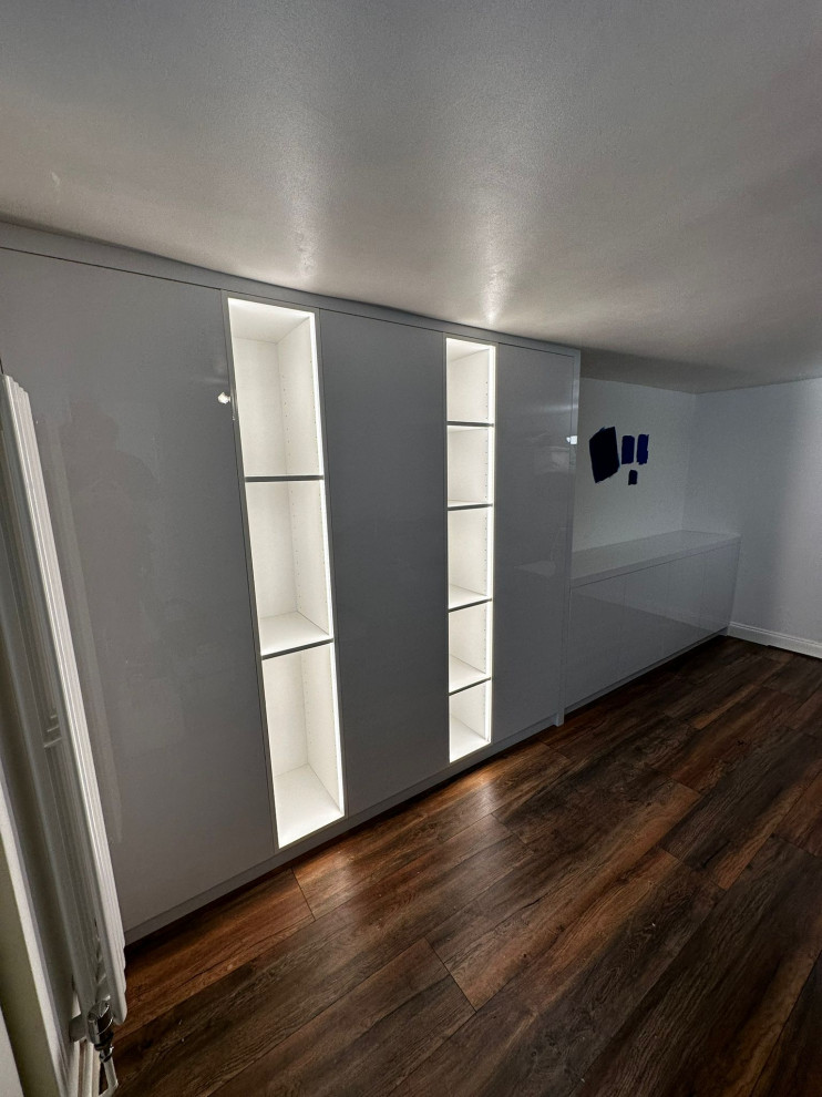 Sleek gloss white units