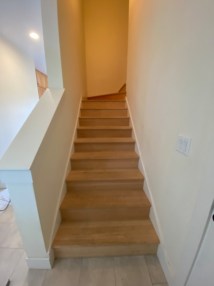 Stair wainscoting
