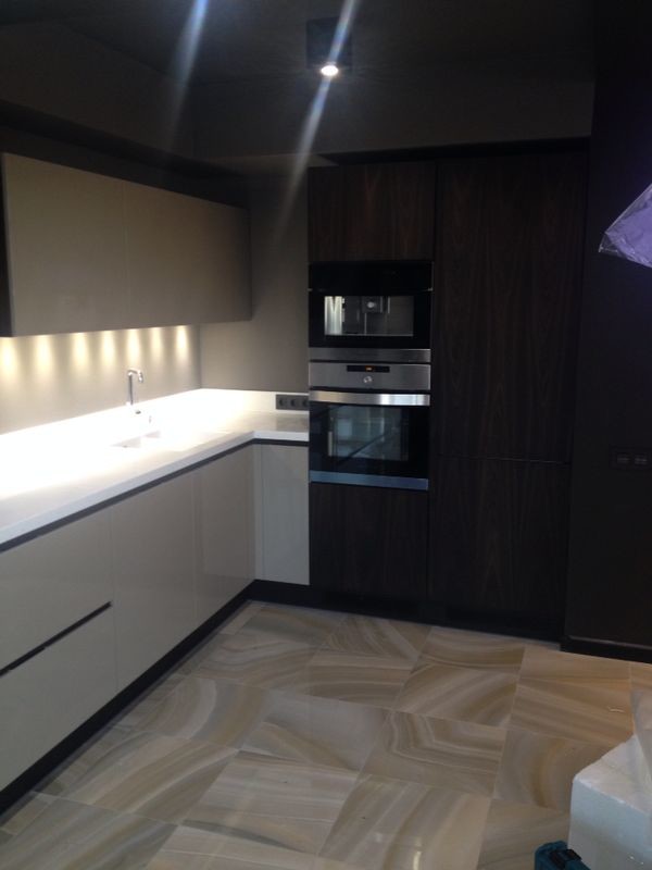 Кухня с врезными ручками