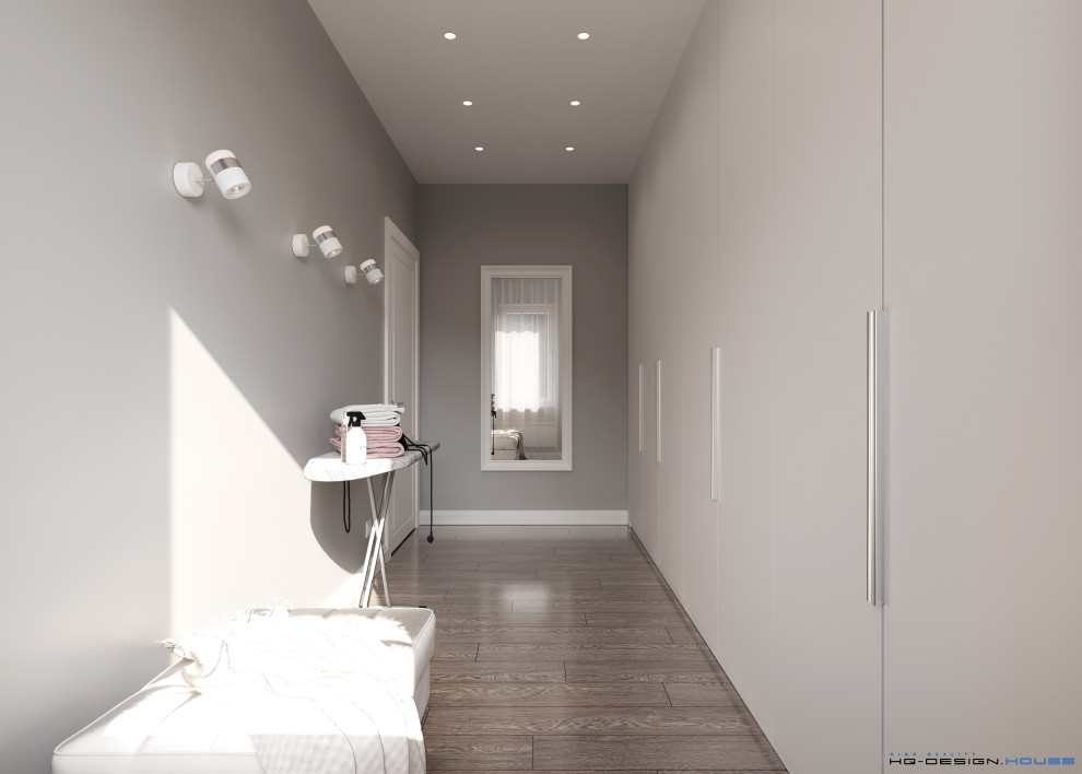 Просторная гардеробная с постирочной