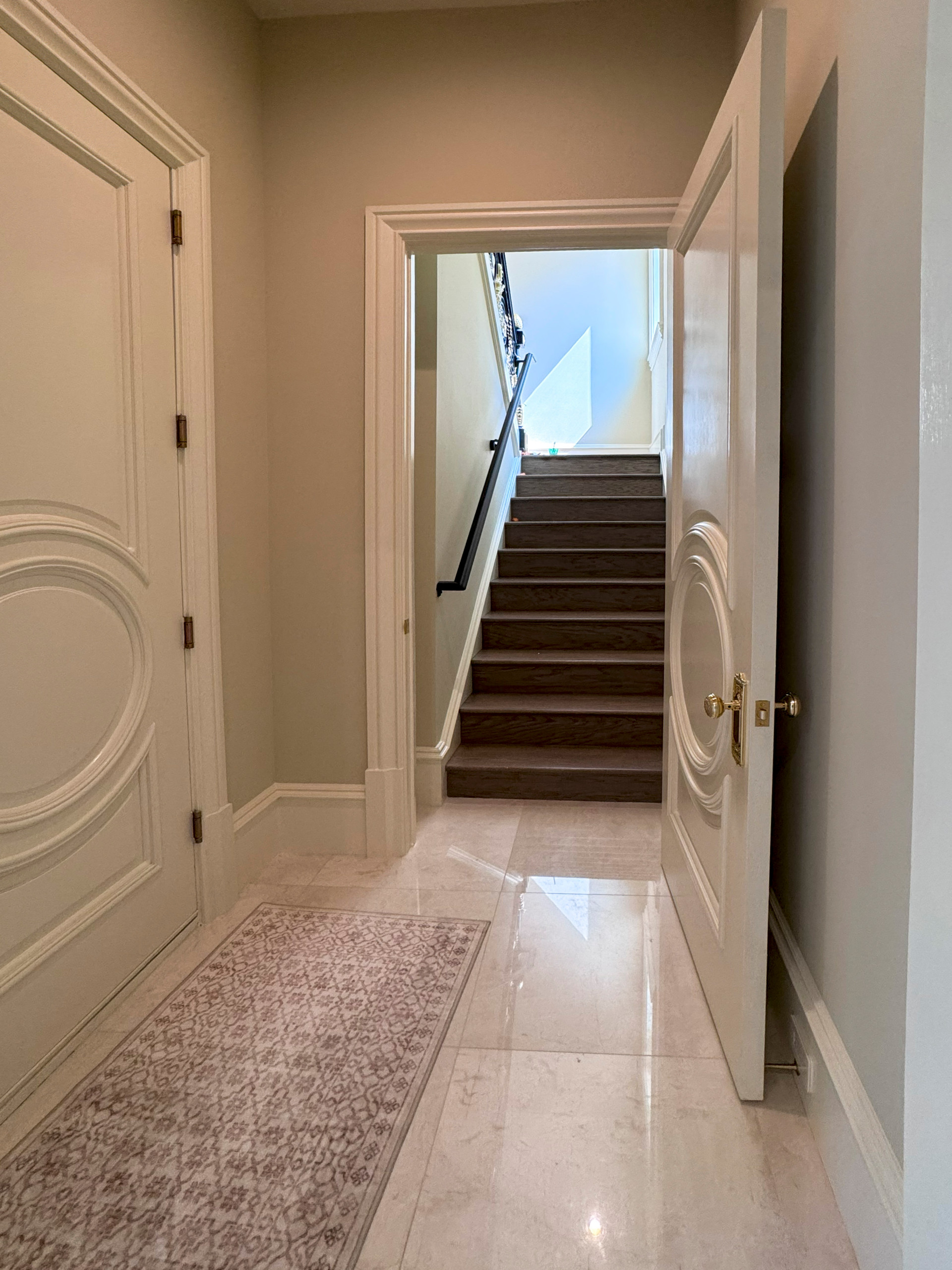 135_Vibrant Staircase with Touch of Historic Grandeur, Great Falls, VA 22066