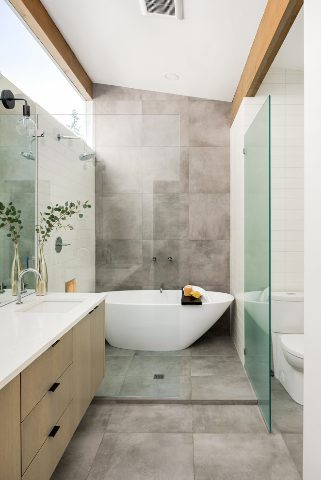 Inspiration for a midcentury bathroom in Seattle with white tile and ceramic tile.