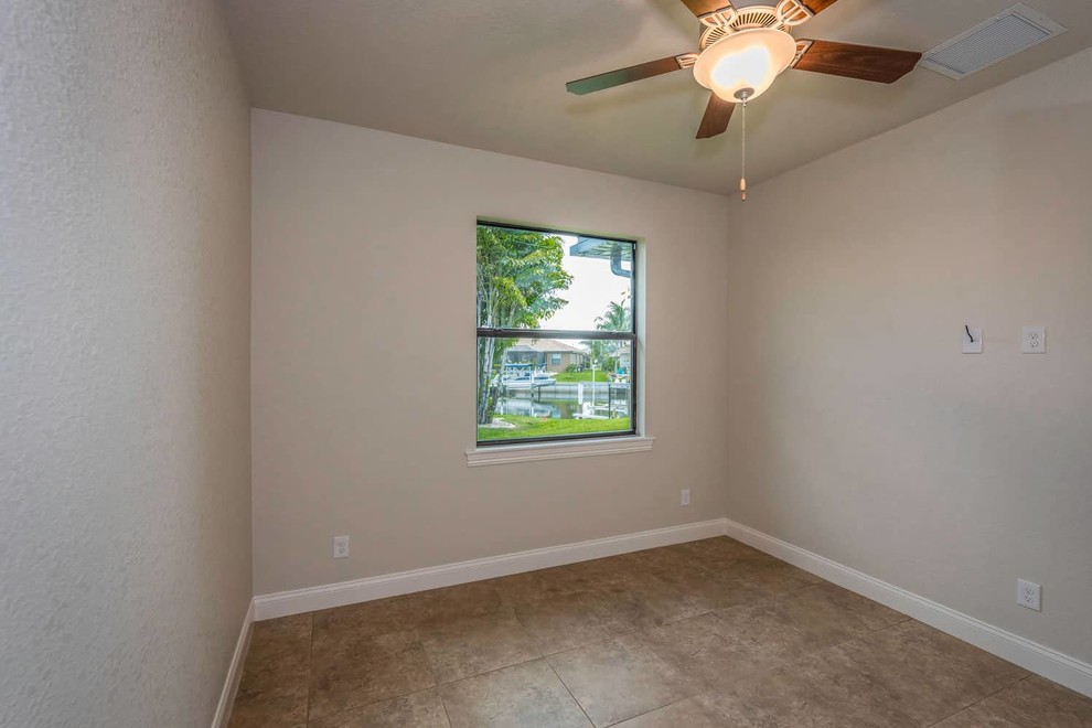 Transitional home design photo in Miami