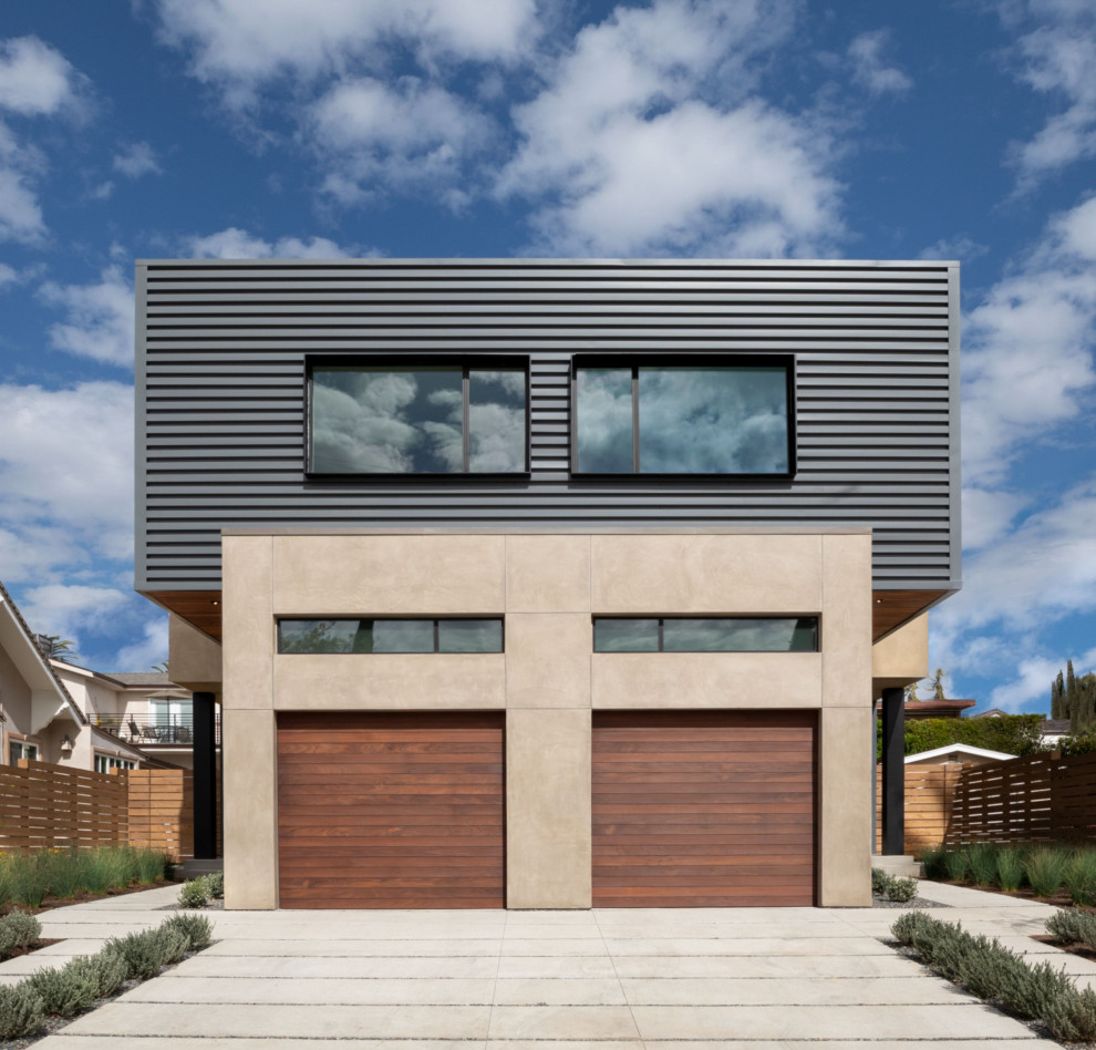 Photo of a modern two-storey duplex exterior in Los Angeles with metal siding.