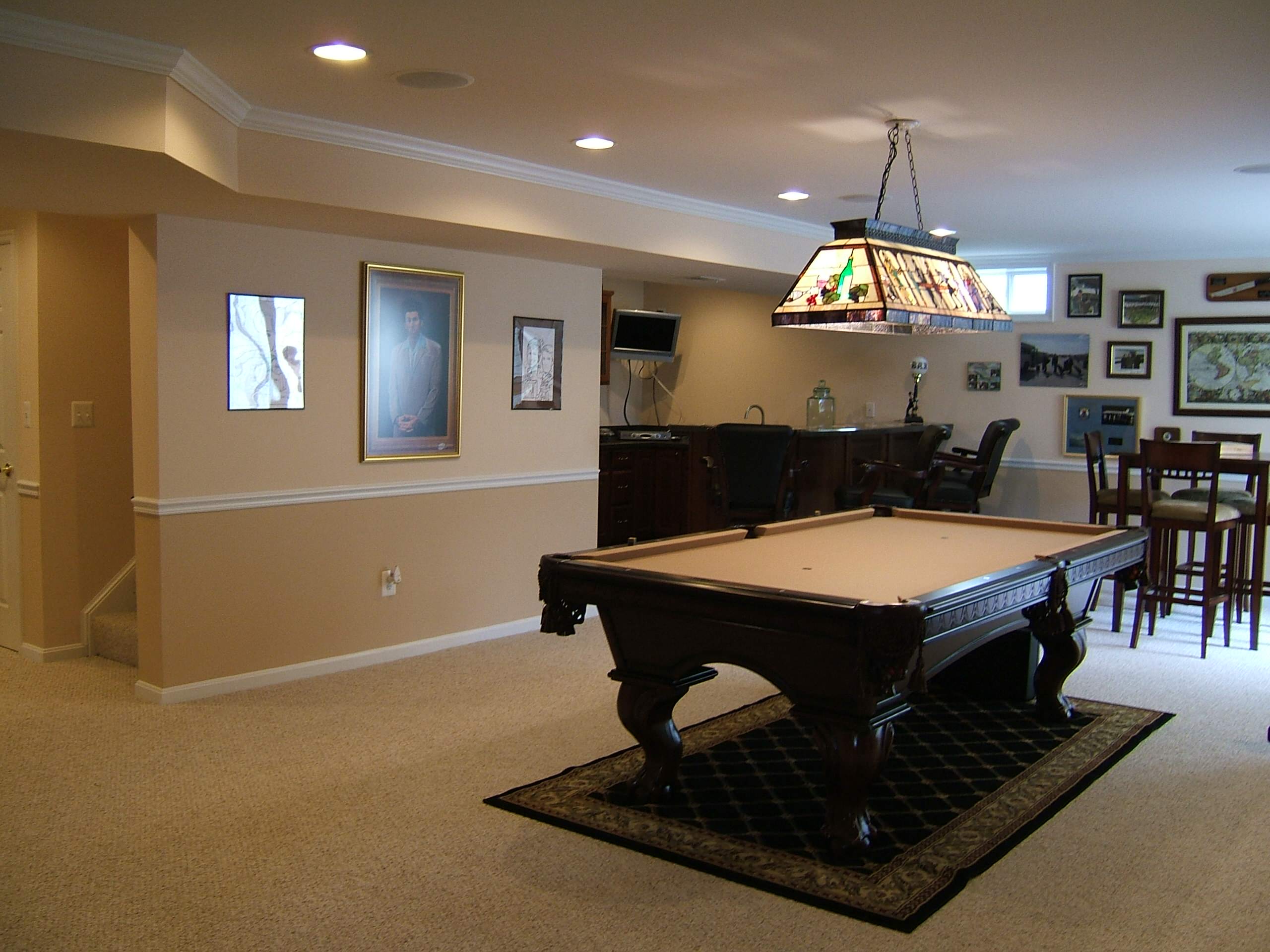 Rug Under Pool Table Houzz, Best Size Rug For Under 8 Foot Pool Table