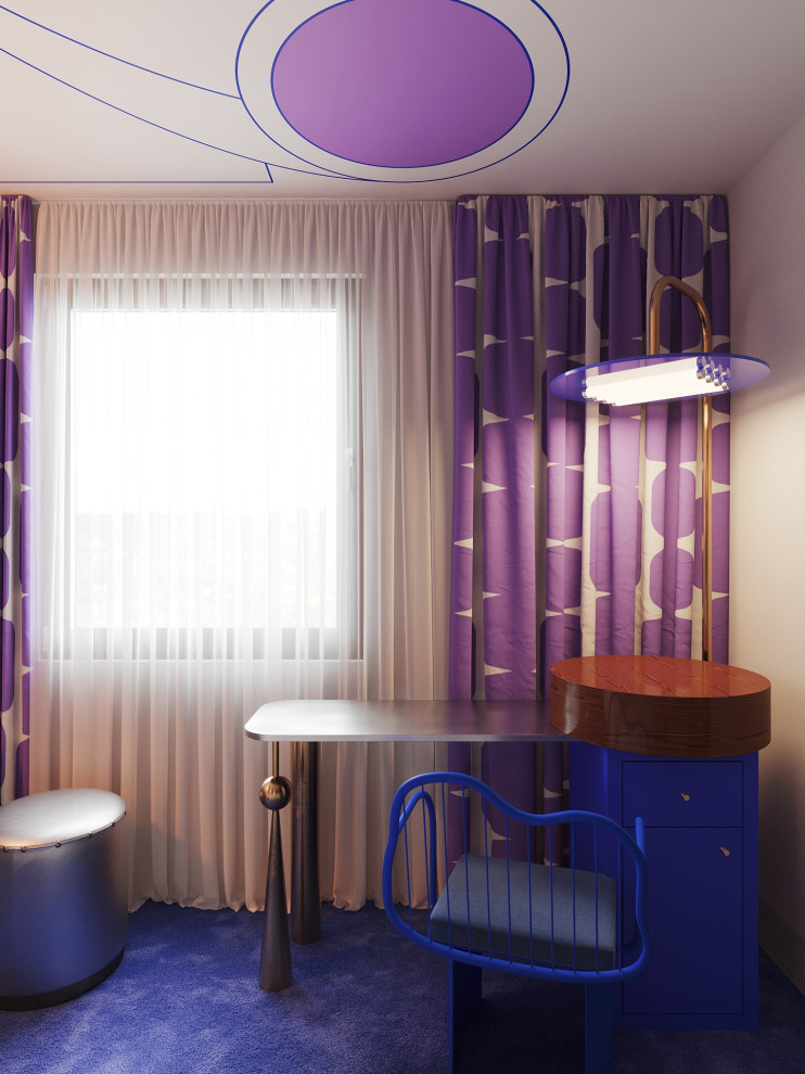 Свежая идея для дизайна: маленькая серо-белая спальня в стиле модернизм с синими стенами и фиолетовым полом для на участке и в саду - отличное фото интерьера