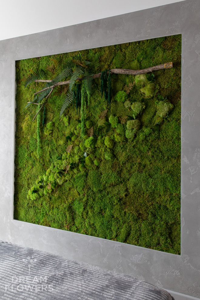 Панно из стабилизированного мха с подсветкой в спальне