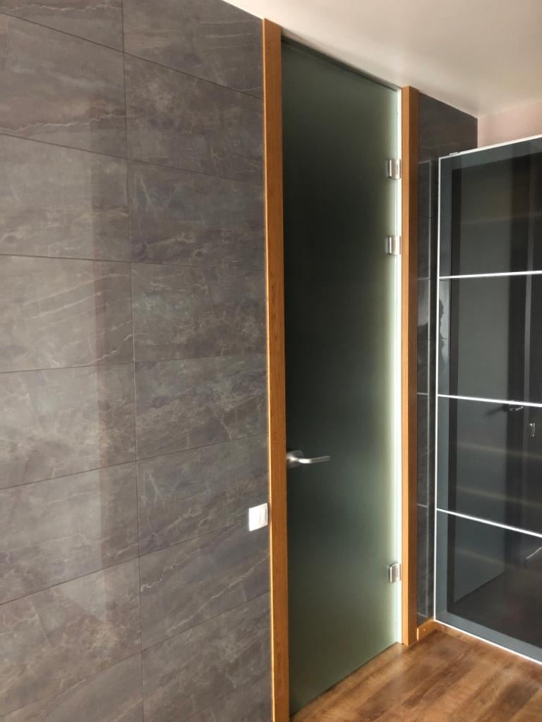 Стеклянные двери