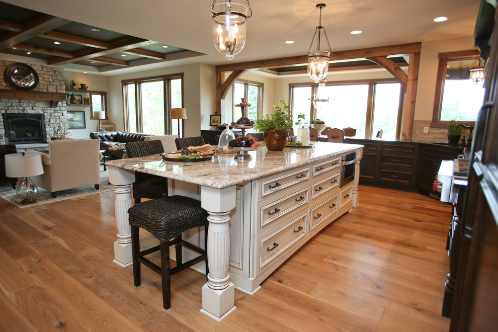 Transitional kitchen photo in Minneapolis