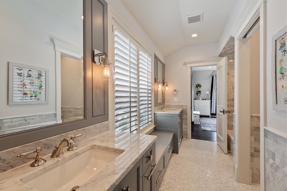 Home design - transitional home design idea in Chicago