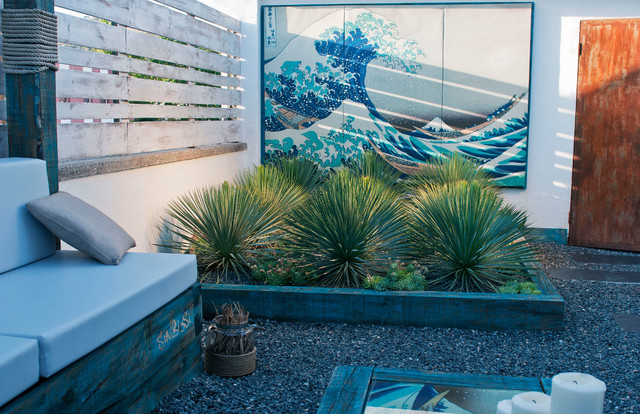 Hokusai coastal-balcony