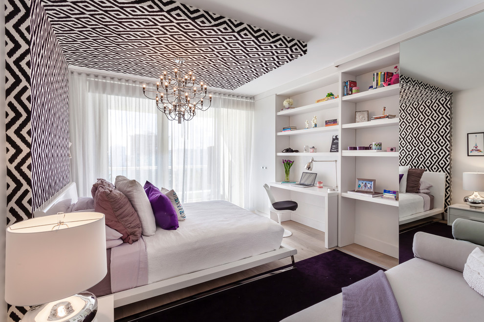 Photo of a mid-sized contemporary guest bedroom in Miami with white walls and light hardwood floors.