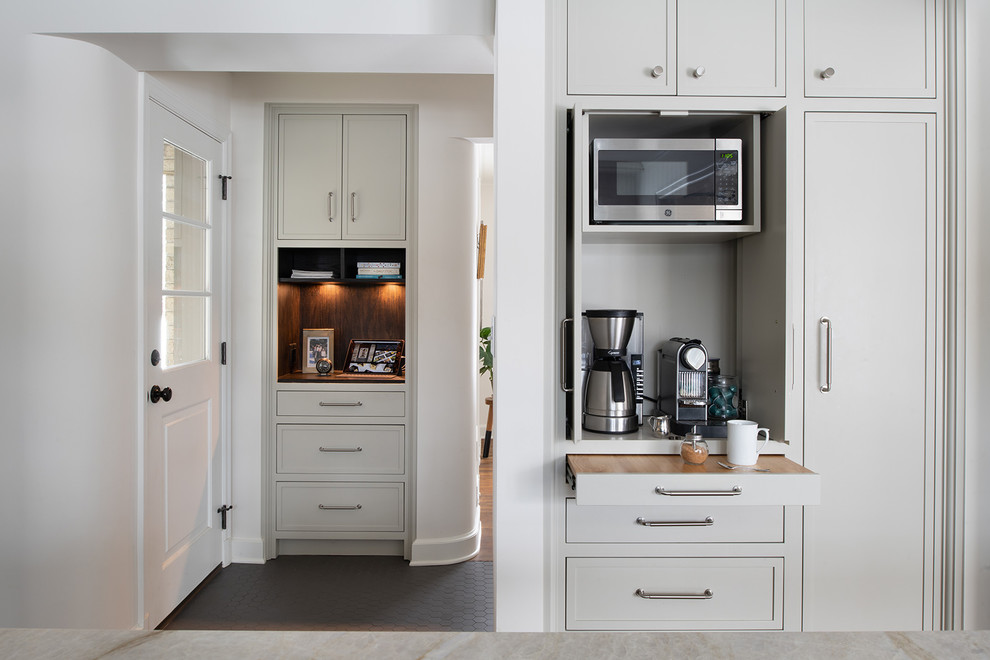 Inspiration for a transitional kitchen remodel in Minneapolis