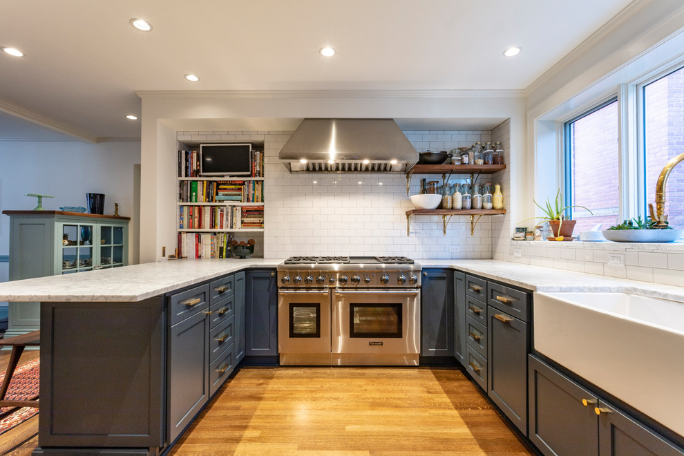 Kitchen - transitional kitchen idea