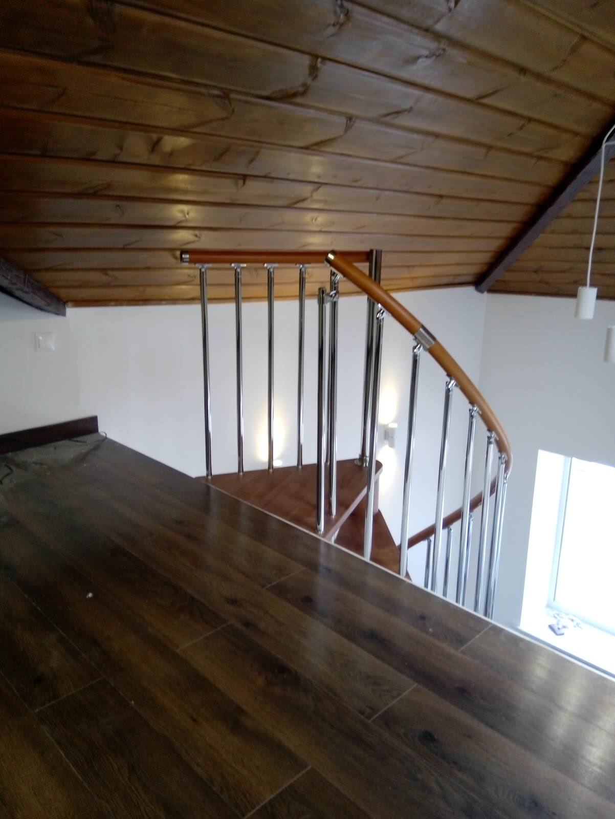 Винтовая лестница из бука