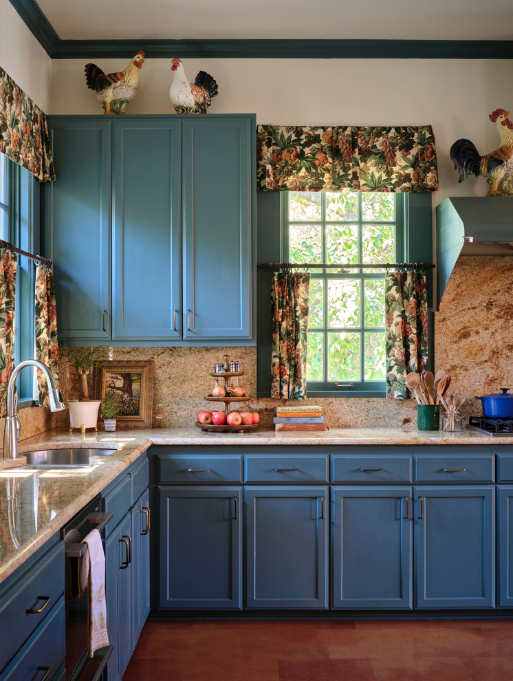 Esempio di una cucina classica con ante blu