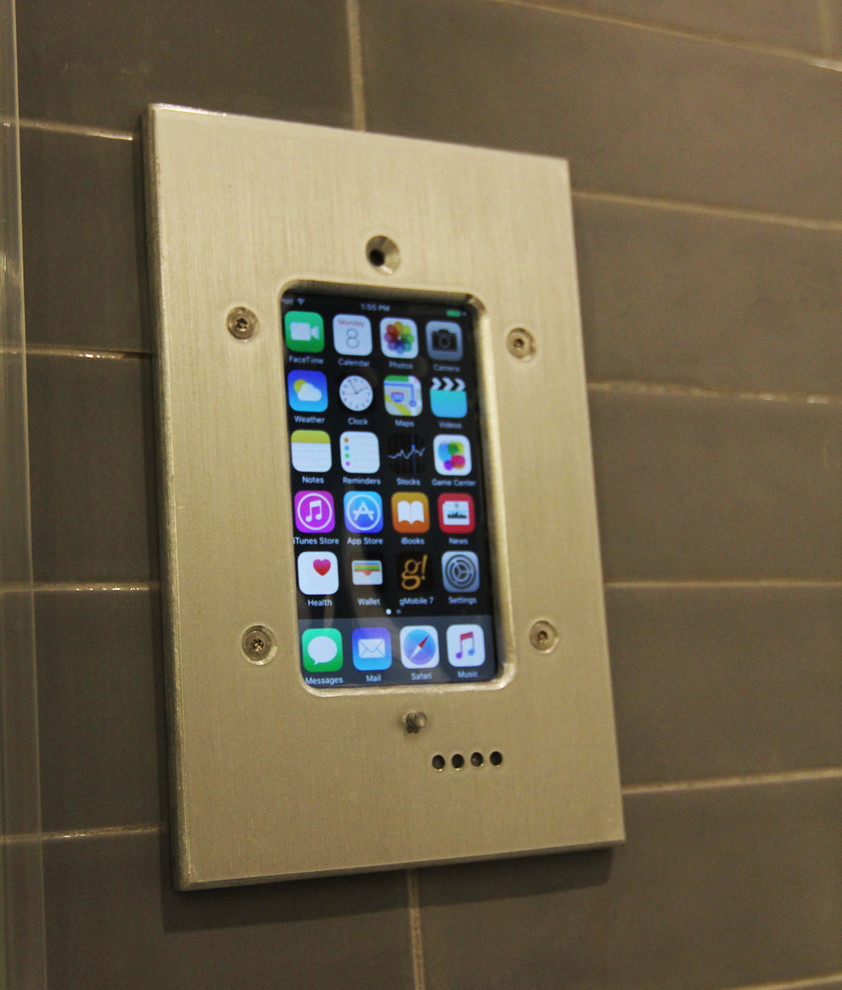 Inspiration for a mid-sized contemporary master corner shower remodel in New York